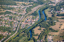Ortschaft an Saar und SaarkanaL von Südosten in Rémelfing im Bundesland Moselle, Frankreich