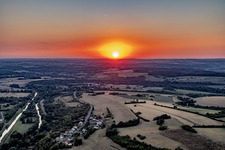 Sonnenuntergang mit Saar und Saarkanal in Zetting im Bundesland Moselle, Frankreich