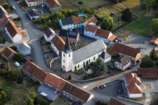 Kirche in der Dorfmitte in Rimling im Bundesland Moselle, Frankreich