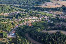 Waldhouse aus Südosten im Bundesland Moselle, Frankreich