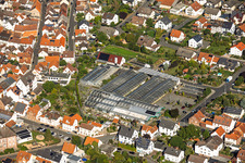Gewächshäuser in der Stadt von Blumen Berchtenbreiter in Großostheim im Bundesland Bayern, Deutschland