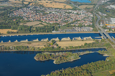 Rhein von Osten bei Niedrigwasser im Ortsteil Knielingen in Karlsruhe im Bundesland Baden-Württemberg, Deutschland