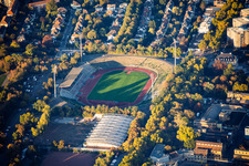Südweststadion mit von Büschen überwucherter Tribüne und Sportpark Südwest in Ludwigshafen im Bundesland Rheinland-Pfalz, Deutschland