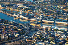 Auffahrt zur gesperrten Kurt-Schumacher-Brücke (B44) nach Sprengung des Würfelbunkers und Abriss des Rathaus-Centers im Ortsteil Mitte in Ludwigshafen im Bundesland Rheinland-Pfalz, Deutschland