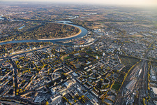 Stadtübersicht aus Norden vom Hbf bis zum Mundenheimer Altrheinhafen im Ortsteil Süd in Ludwigshafen im Bundesland Rheinland-Pfalz, Deutschland