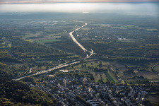 Autobahndreieck Karlsruhe mit A5 und A6 am Abend im Ortsteil Wolfartsweier im Bundesland Baden-Württemberg, Deutschland