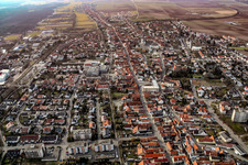 Luftbild von Verlauf der Straßenführung der Rheinstraße in Kandel im Bundesland Rheinland-Pfalz, Deutschland