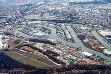 Rheinhfen im Winter bei Schnee im Ortsteil Mühlburg in Karlsruhe im Bundesland Baden-Württemberg, Deutschland