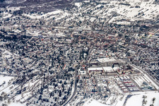 Stadtansicht aus Norden im Winter bei Schnee in Ettlingen im Bundesland Baden-Württemberg, Deutschland