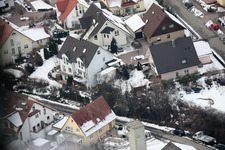 Mühlgasse im Winter bei Schnee im Ortsteil Gräfenhausen in Birkenfeld im Bundesland Baden-Württemberg, Deutschland