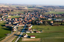 Drohnenbild von Riedseltz im Bundesland Bas-Rhin, Frankreich