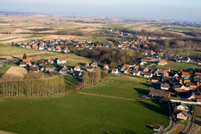 Riedseltz im Bundesland Bas-Rhin, Frankreich aus der Drohnenperspektive