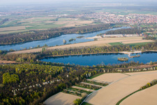 Baggersee Streitköpfle in Linkenheim-Hochstetten im Bundesland Baden-Württemberg, Deutschland
