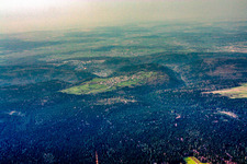 Dorf von Südosten im Ortsteil Waldrennach in Neuenbürg im Bundesland Baden-Württemberg, Deutschland