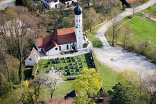 Luftbild von Katholische Filialkirche St. Pankratius im Ortsteil Mitterfischen in Pähl im Bundesland Bayern, Deutschland