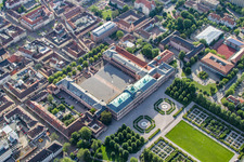 Schrägluftbild von Palais des Schloss - Residenzschloss Rastatt an der Herrenstraße im Ortsteil Rastatt-Innenstadt in Rastatt im Bundesland Baden-Württemberg, Deutschland