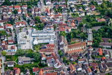 Luftaufnahme von Gemeindeverwaltung, St. Vinzenz, Hauptstr in Sinzheim im Bundesland Baden-Württemberg, Deutschland