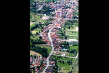 Schrägluftbild von Niederlauterbach im Bundesland Bas-Rhin, Frankreich
