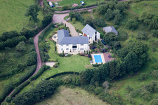 Kingskerswell im Bundesland England, Großbritanien von einer Drohne aus