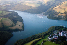 Luftbild von Uferbereiche entlang der Fluß- Mündung des Dart in Dartmouth in England, Vereinigtes Königreich