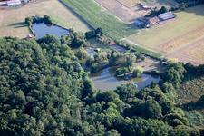 Dollon im Bundesland Sarthe, Frankreich von oben gesehen