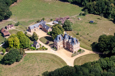Gebäude und Parkanlagen am Herrenhaus des Herrenhauses La Justice in Vibraye im Bundesland Sarthe, Frankreich