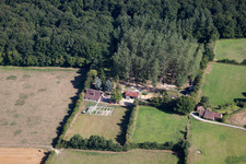 Semur-en-Vallon im Bundesland Sarthe, Frankreich aus der Vogelperspektive