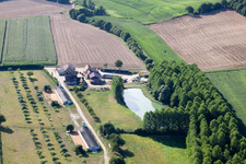Drohnenaufname von Coudrecieux im Bundesland Sarthe, Frankreich