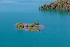 Inselchen im Badesee Giesen im Ortsteil Liedolsheim in Dettenheim im Bundesland Baden-Württemberg, Deutschland