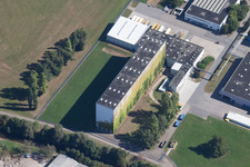 Hochregal- Lager-Gebäudekomplex und Logistikzentrum auf dem Gelände Tesa Werk Offenburg GmbH an der Kinzigstraße im Ortsteil Bühl in Offenburg im Bundesland Baden-Württemberg, Deutschland
