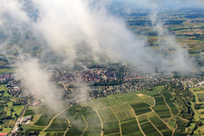 Stadt unter Wolken in Wissembourg im Bundesland Bas-Rhin, Frankreich