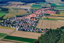 Schrägluftbild von Erlenbach bei Kandel von Osten im Bundesland Rheinland-Pfalz, Deutschland