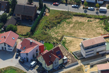 Am Höhenweg in Kandel im Bundesland Rheinland-Pfalz, Deutschland aus der Drohnenperspektive