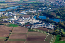 Gebäude und Produktionshallen auf dem Werksgelände Betonwerk Pfenning GmbH und Riva Stahl GmbH Werk Lampertheim in Lampertheim im Bundesland Hessen, Deutschland