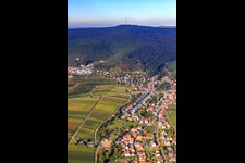 Hainstr im Ortsteil Gimmeldingen in Neustadt an der Weinstraße im Bundesland Rheinland-Pfalz, Deutschland