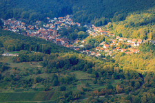 Ortschaft versteckt im Pfälzerwald in Dörrenbach im Bundesland Rheinland-Pfalz, Deutschland