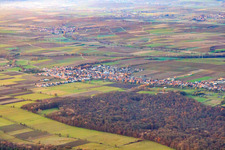 Luftaufnahme von Dorfansicht von Südosten in Freckenfeld im Bundesland Rheinland-Pfalz, Deutschland