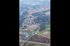 Lauterbourg im Bundesland Bas-Rhin, Frankreich aus der Drohnenperspektive