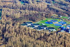 Schrägluftbild von Klärwerk Karlsruhe im Ortsteil Knielingen im Bundesland Baden-Württemberg, Deutschland