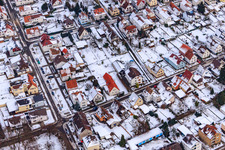 Luftaufnahme von Siedlung Gartenstadt Im Winter bei Schnee in Kandel im Bundesland Rheinland-Pfalz, Deutschland