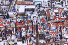 Luftaufnahme von Hauptstraße Im Winter bei Schnee in Kandel im Bundesland Rheinland-Pfalz, Deutschland