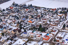 Guttenbergstraße bei Schnee in Freckenfeld im Bundesland Rheinland-Pfalz, Deutschland