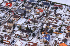 Fleckensteinstraße bei Schnee in Freckenfeld im Bundesland Rheinland-Pfalz, Deutschland