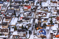 Luftaufnahme von Fleckensteinstraße bei Schnee in Freckenfeld im Bundesland Rheinland-Pfalz, Deutschland