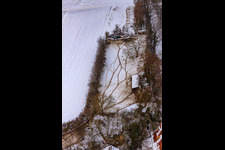Wildgehege am Gasthaus zur Brauerei bei Schnee in Freckenfeld im Bundesland Rheinland-Pfalz, Deutschland vom Flugzeug aus