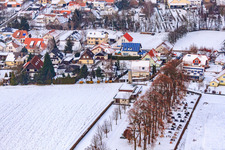 Friedhof bei Schnee in Dierbach im Bundesland Rheinland-Pfalz, Deutschland
