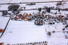 Mühlstraße bei Schnee in Barbelroth im Bundesland Rheinland-Pfalz, Deutschland