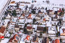 Gartenstraße bei Schnee in Barbelroth im Bundesland Rheinland-Pfalz, Deutschland
