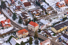 Ortszentrum im Winter bei Schnee in Hergersweiler im Bundesland Rheinland-Pfalz, Deutschland