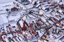 Protest. Kirche bei Schnee in Steinweiler im Bundesland Rheinland-Pfalz, Deutschland